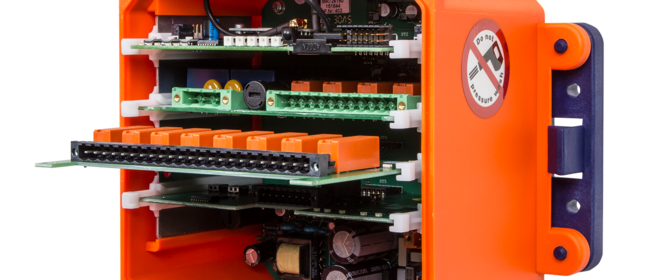 FSE 726 radiobus<sup>®</sup> Le récepteur au design élancé avec système de cartes enfichables radiobus<sup>®</sup>.