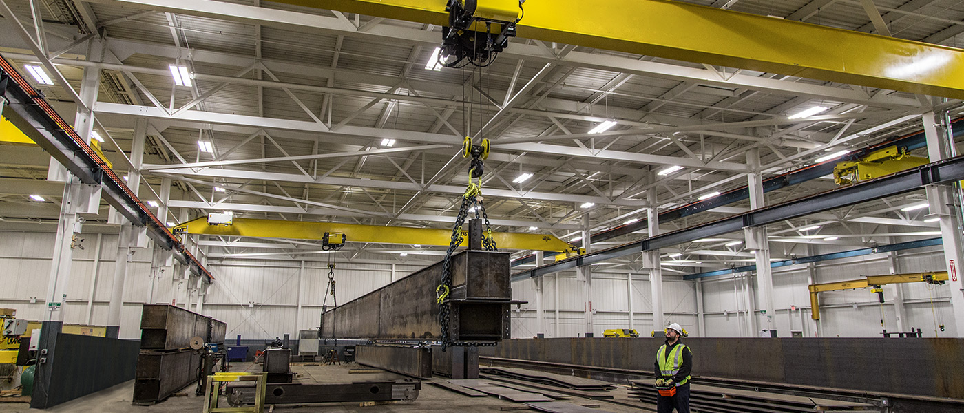 Industrial cranes in tandem operation – a classic application for HBC radio controls.