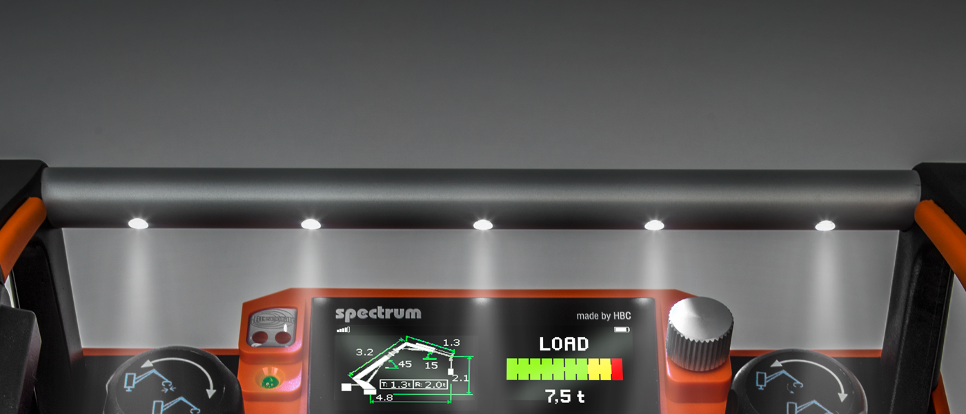 Front panel lighting <p>Safe operation even in poor lighting conditions.</p>